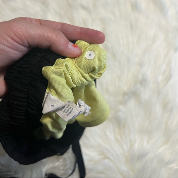 Lululemon Dottie Dash Clarity Yellow & Black Hotty Hot Shorts - Picture 4 of 5